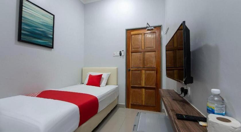 Oyo 90234 Sungai Rengit City Resort 2 Kampung Sungai Rengit Exterior foto