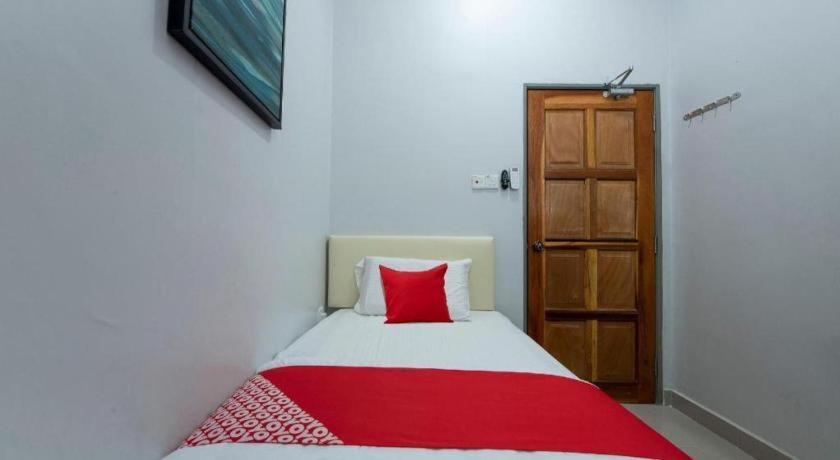 Oyo 90234 Sungai Rengit City Resort 2 Kampung Sungai Rengit Exterior foto