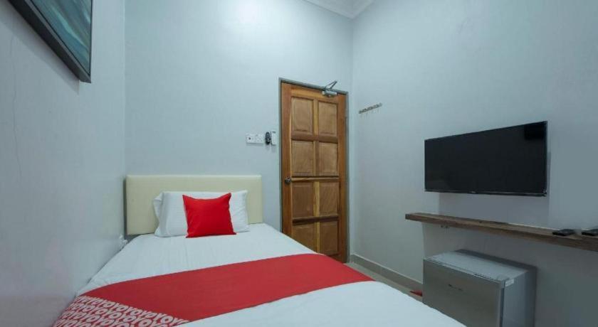 Oyo 90234 Sungai Rengit City Resort 2 Kampung Sungai Rengit Exterior foto
